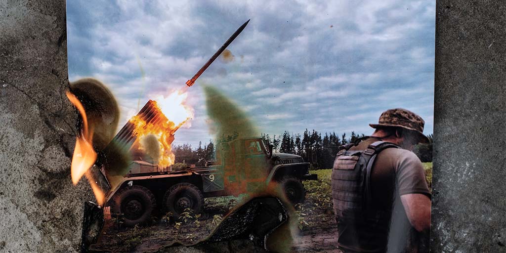 Mstyslav Chernov, Ukrainian MSLR BM-21 ‘Grad’ shoots toward Russian positions at the frontline in Kharkiv region, Ukraine. 2 August 2022. Visual interpretation for Ukraine Lab, September 2022